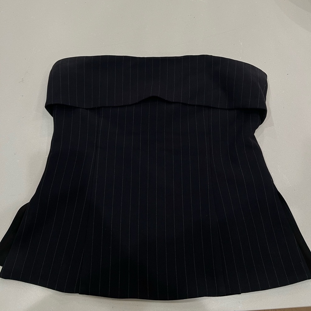 ARITZIA Element Tube Top. Dark Night Navy, size 10. In New Condition.